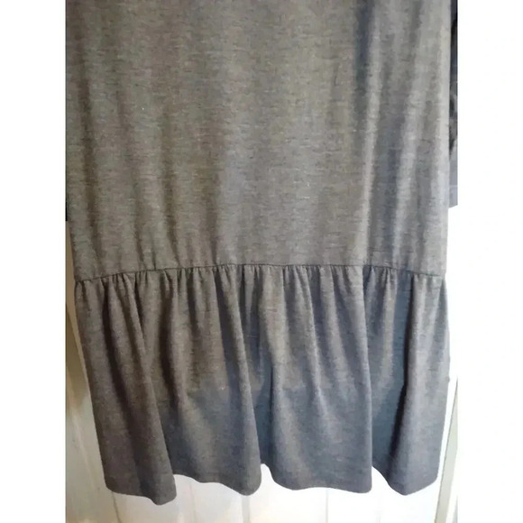 Annabelle Top Gray Ruffled Hem Stretch Sz 2XL Bust 44 Length 32 - Picture 7 of 10